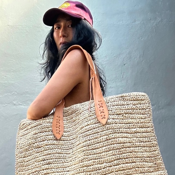 Rare New, Hi-end, Unique, Beautiful, Hand-Woven Twined Beach Bag 100% Raffia - Picture 1 of 8